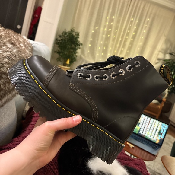 DR MARTEN - NEW - Picture 4 of 6